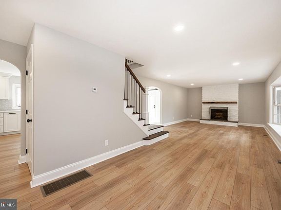 4th image of 60 Buckwalter Rd