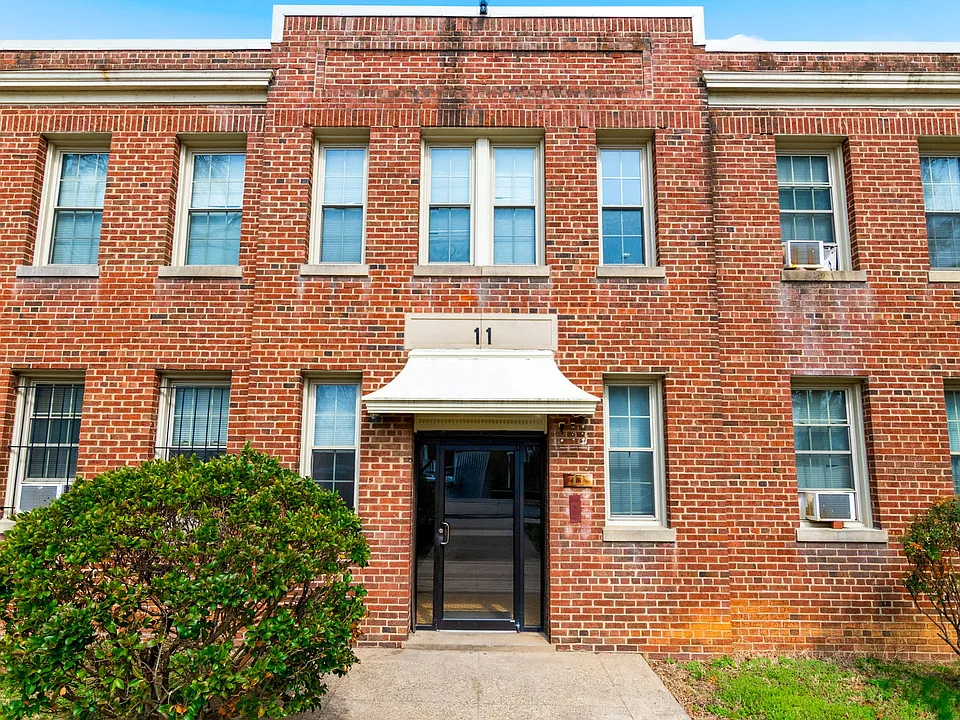 11 Nicholson St NW #210