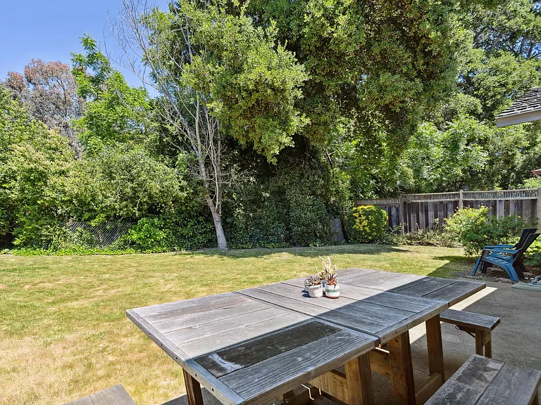 866 Woodland Ct — Photo 46