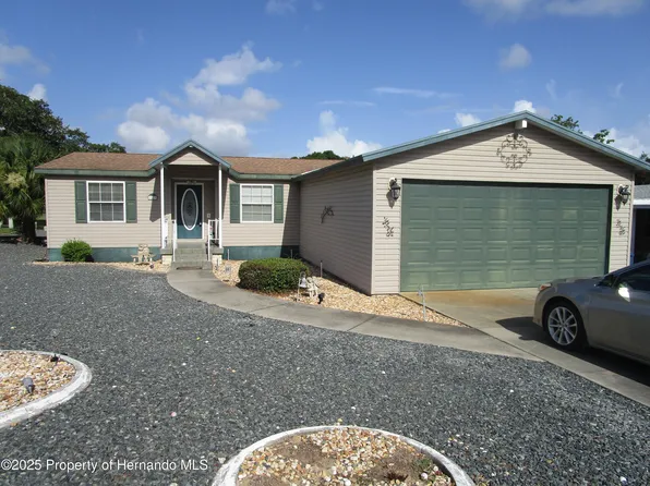 8423 Dickens Ave, Brooksville, FL 34613