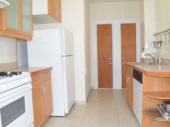 4th image of 19 Grace Ct #1RF