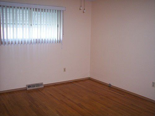2nd image of 563 E 208th St