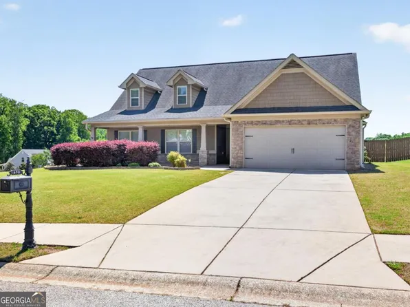690 Lake Vista Dr, Jefferson, GA 30549