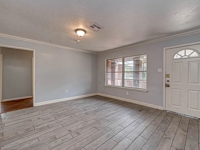 5431 Willow Glen Dr — Photo 2