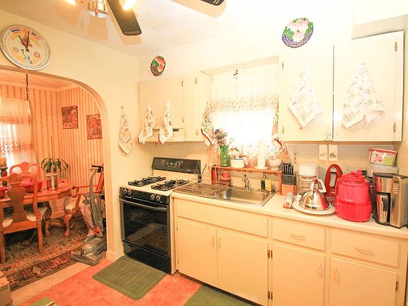 5th image of 11842 229th St