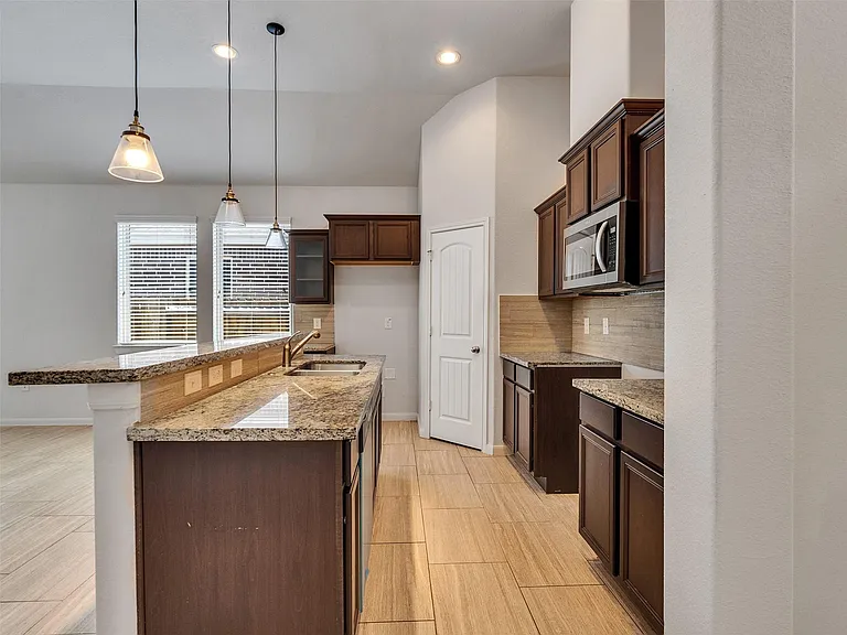 10026 Thicket Park Ln — Photo 9