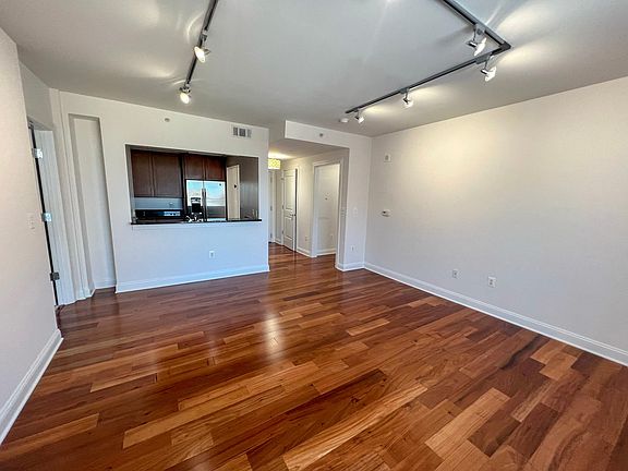 4th image of 2050 Jamieson Ave