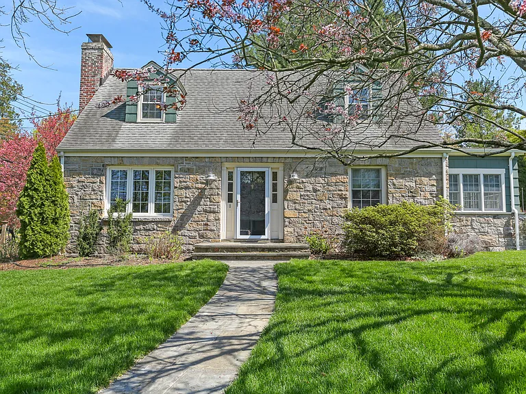 1 Ernel Dr — Photo 1