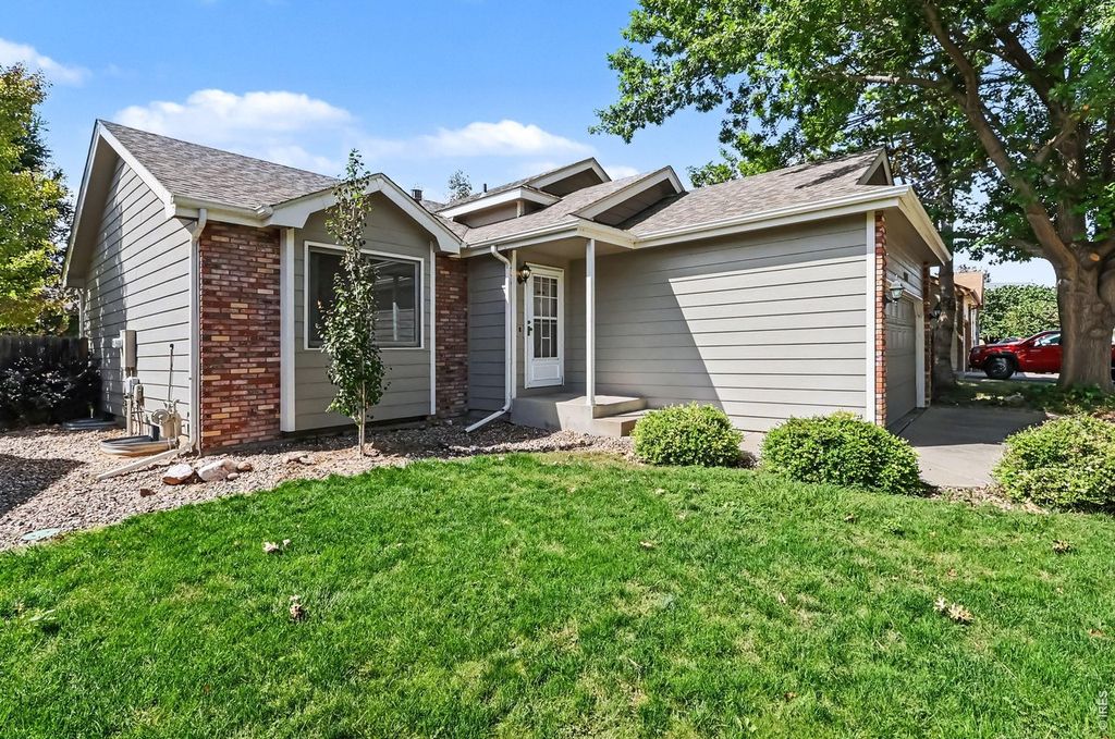 1827 Cambridge Ct