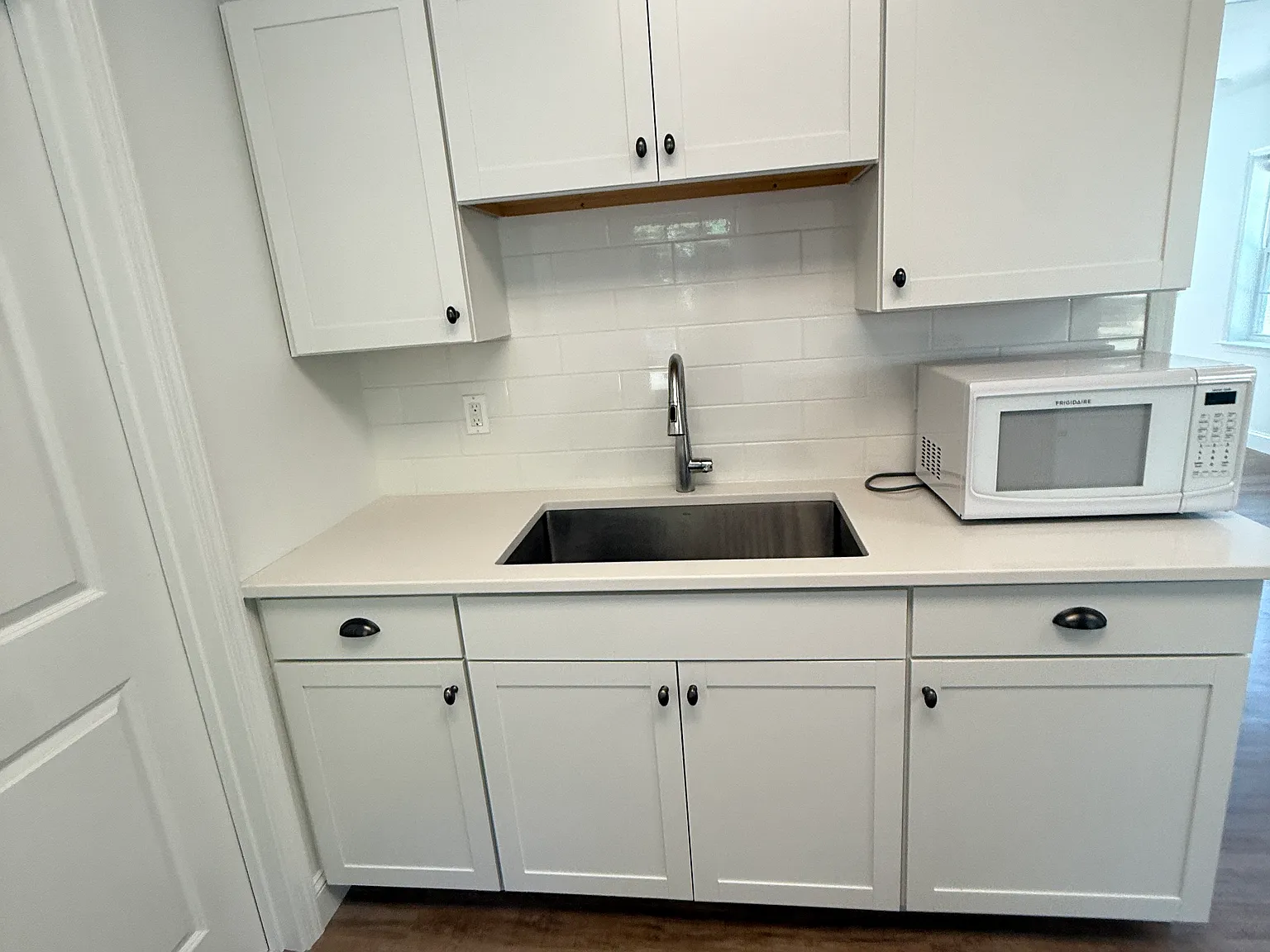 1 bed, 1050 sqft, $1,400 — Photo 3