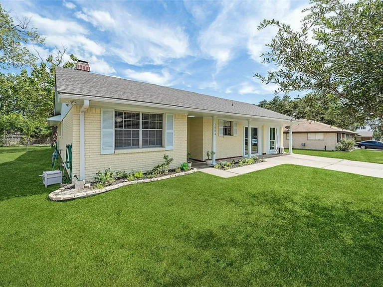 1004 Dominik Dr — Photo 4