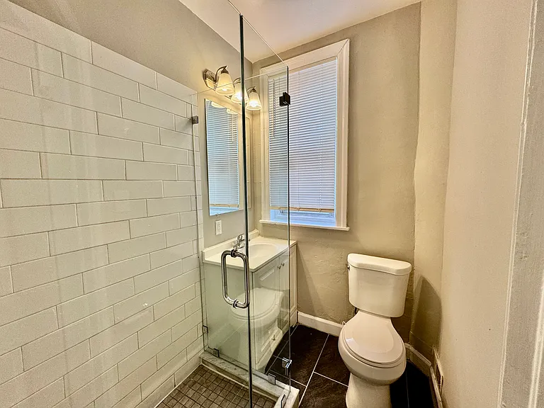 2528 S American St — Photo 12