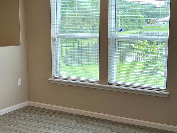 DINING WITH WATERVIEW