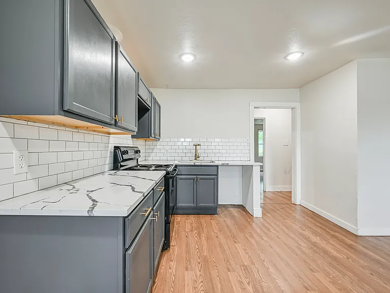 1217 E Richmond Ave — Photo 4