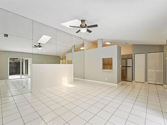 5th image of 1368 Periwinkle Pl
