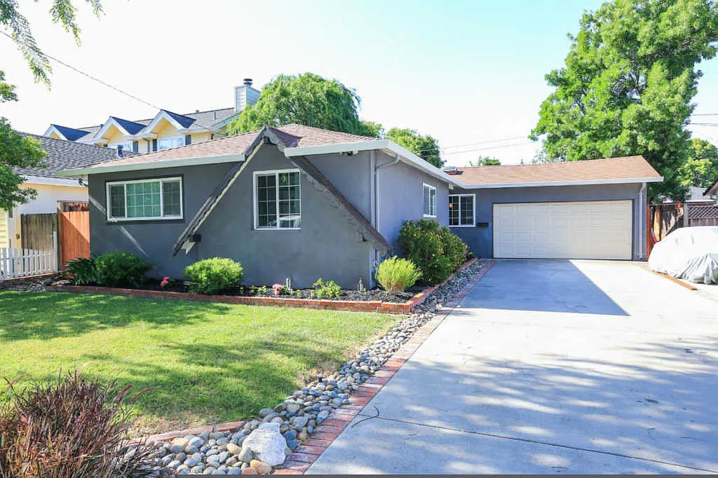 872 Redbird Dr photo 1