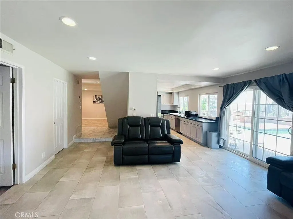 4 bed, 1802 sqft, $3,850 — Photo 4