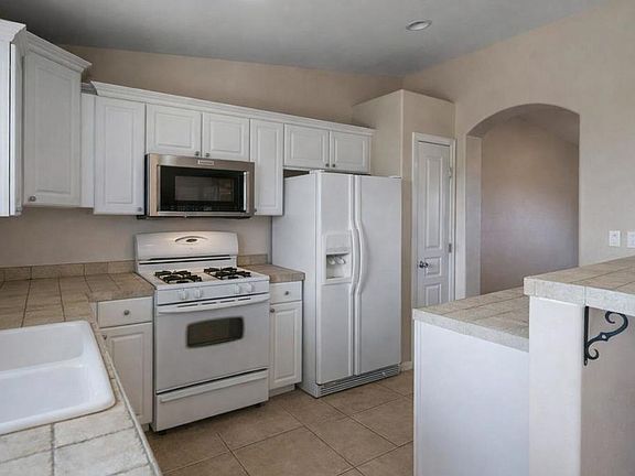 4th image of 61869 Grandview Cir