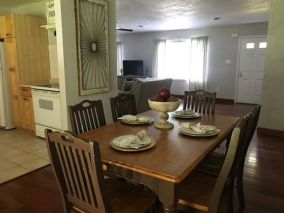 5th image of 8 Yosemite Ln