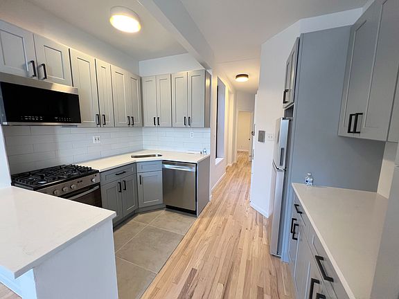 2nd image of 139 W 83rd St APT 5W