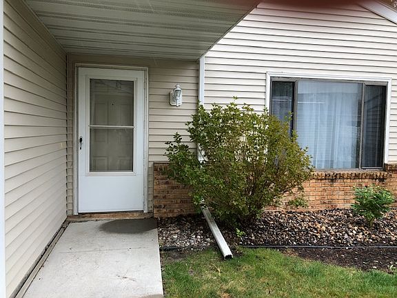 3rd image of 87 Parkview Cir