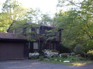 8916 Footstep Ct, Annandale, VA 22003