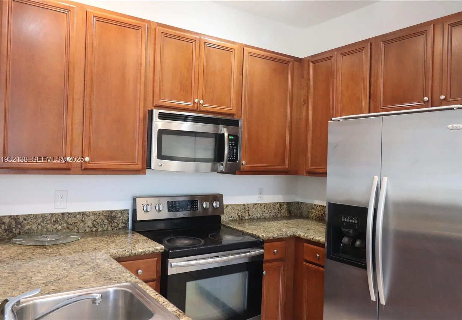 2 bed, 1036 sqft, $2,500 — Photo 2
