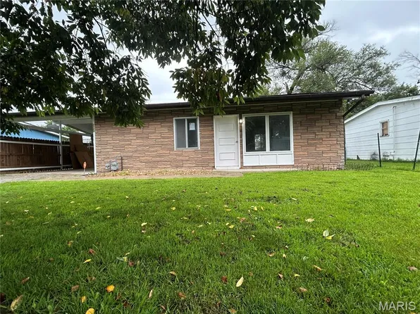 1120 Saint Michael Dr, Cahokia, IL 62206