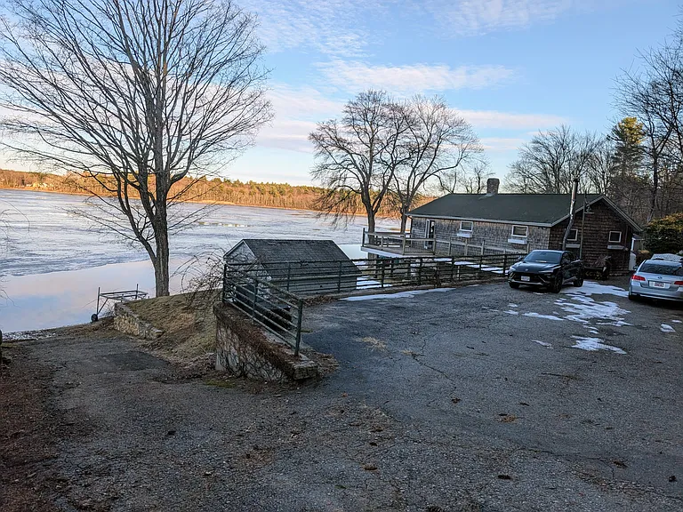 27 Carrier Ln — Photo 3