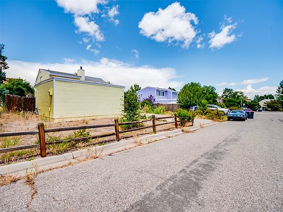 3rd image of 884 Kristi Ln