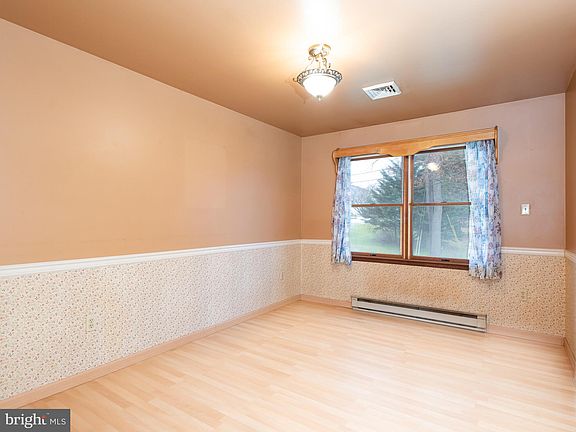 4th image of 303 Delaware Ave