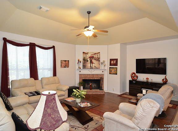 4th image of 121 Green Brook Pl