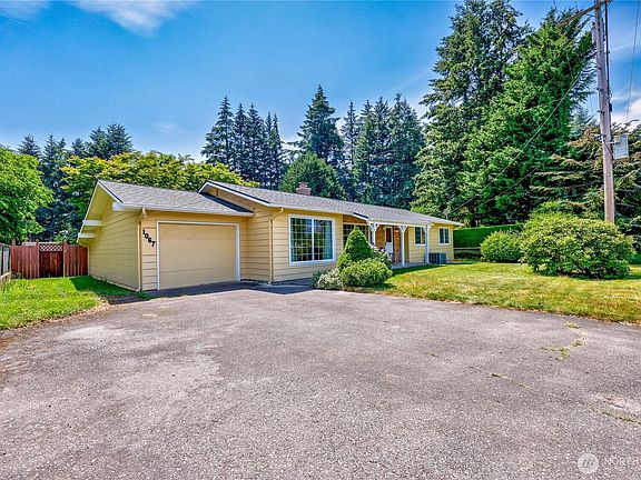 2nd image of 1067 Swanson Way NE