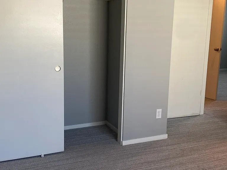 2460 Avignon Cir — Photo 16