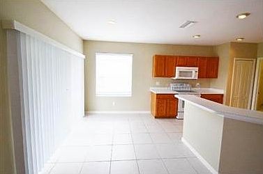 5th image of 7969 Carriage Pointe Dr