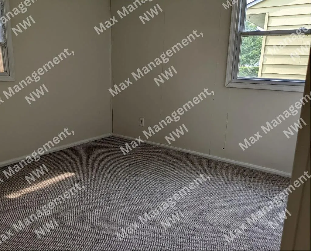 831 Spruce St — Photo 4