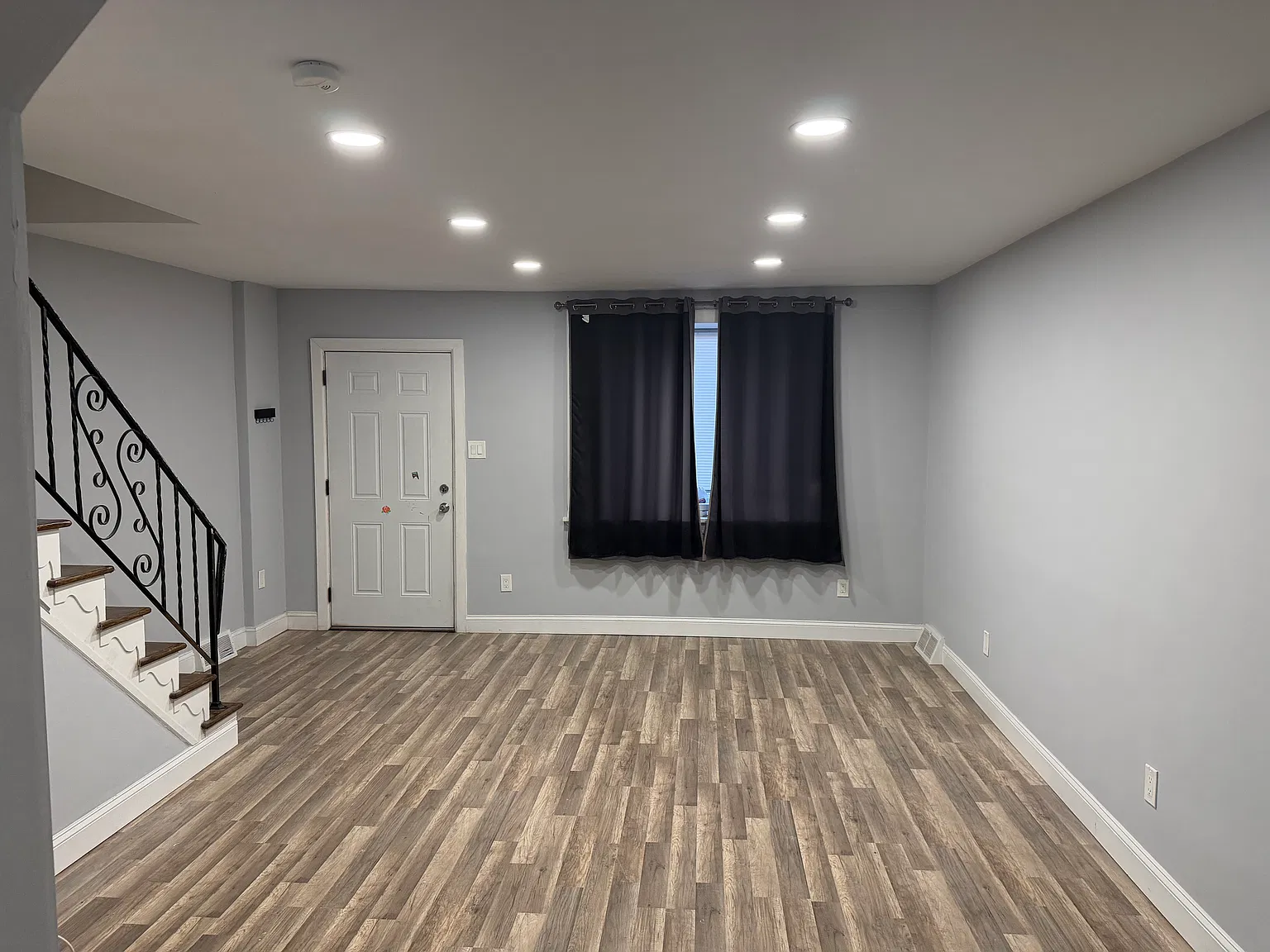 3 bed, 1120 sqft, $2,450 — Photo 3