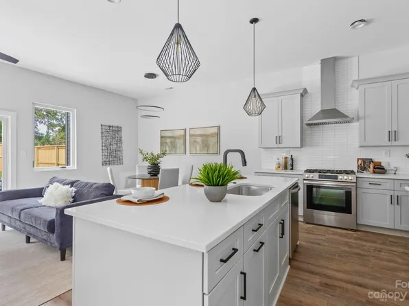 2738 Parkway Ave, Charlotte, NC 28208