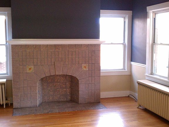 Living Room 15 1/2' x 11'