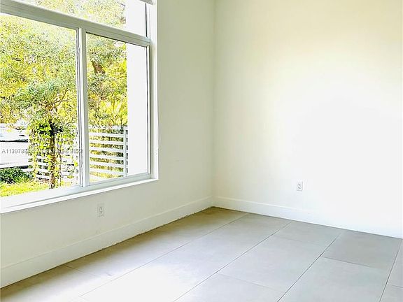 3rd image of 3586 Franklin Ave