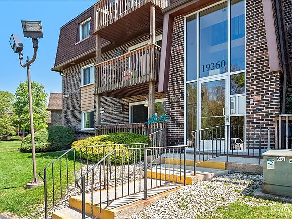 2nd image of 19360 Wolf Rd APT 9