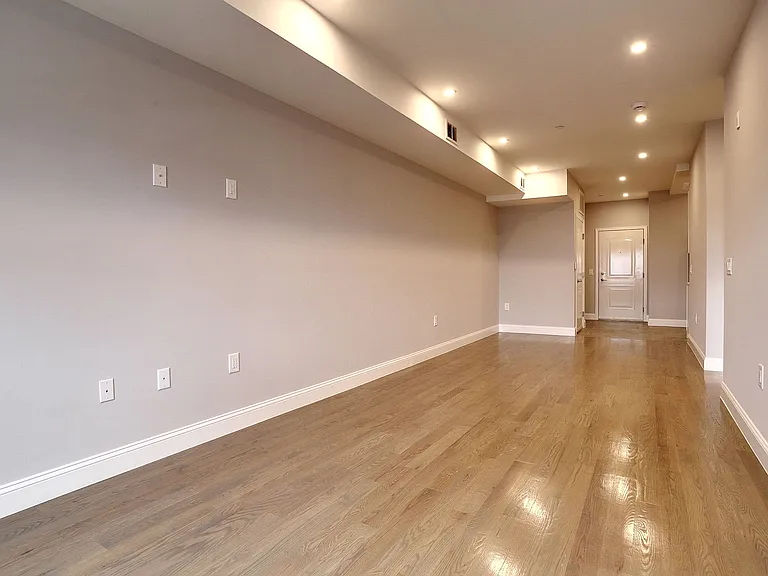 311-315 Westside Ave #304 — Photo 8