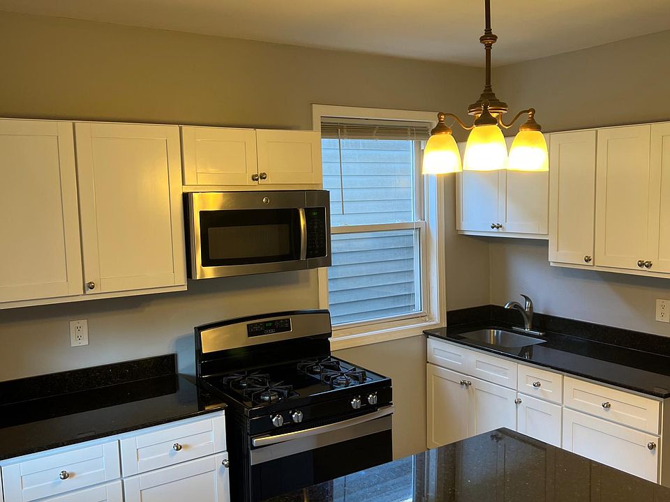 1st image of 447 W 42nd Pl #1