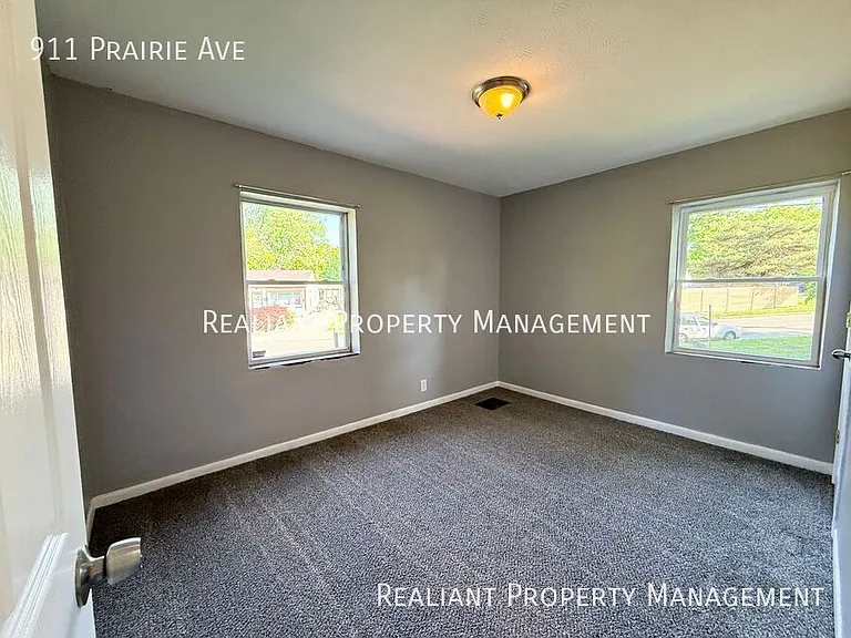 911 Prairie Ave — Photo 11