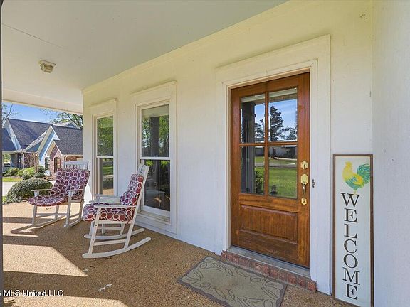 5th image of 150 Lake Ridge Dr