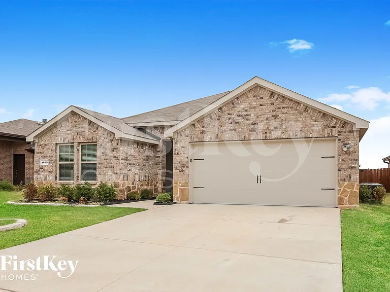 1608 River Oak Ln — Photo 2
