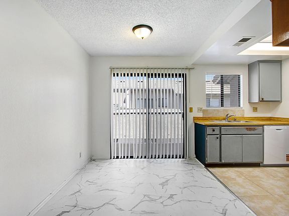 5th image of 3221 Triumph Ln APT 2