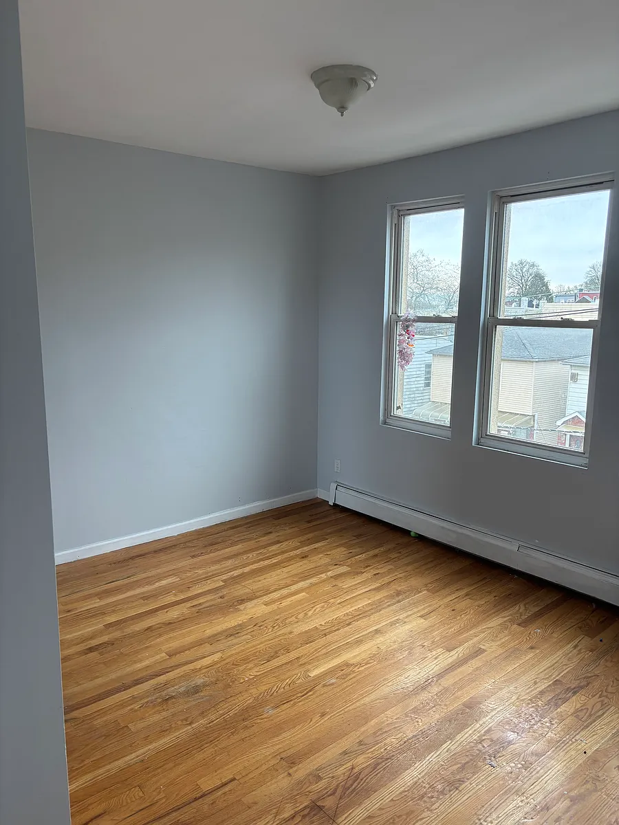 Building Photo - 305 Cator Ave #3F