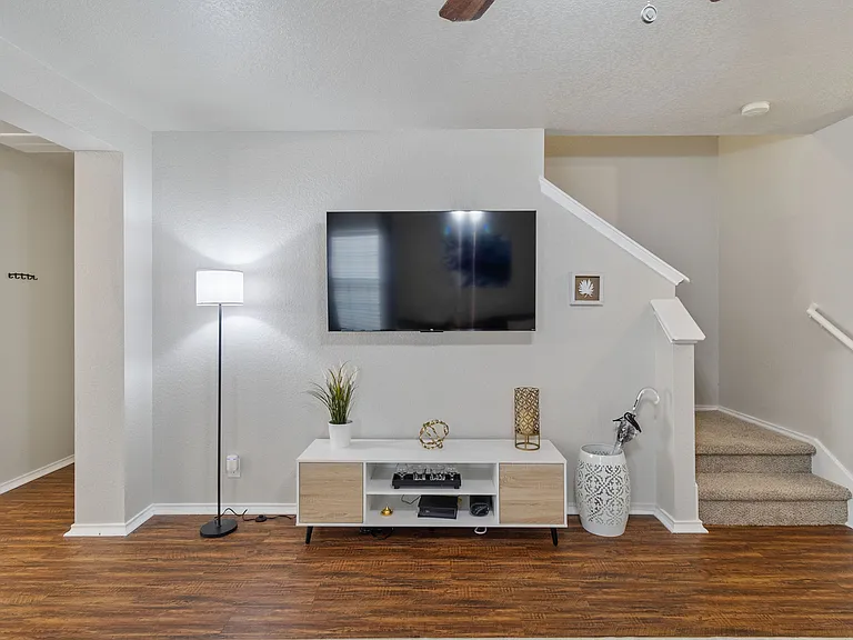 4611 Adkins Trl — Photo 10
