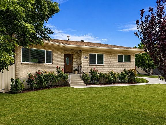2nd image of 787 E Redmaple Cir